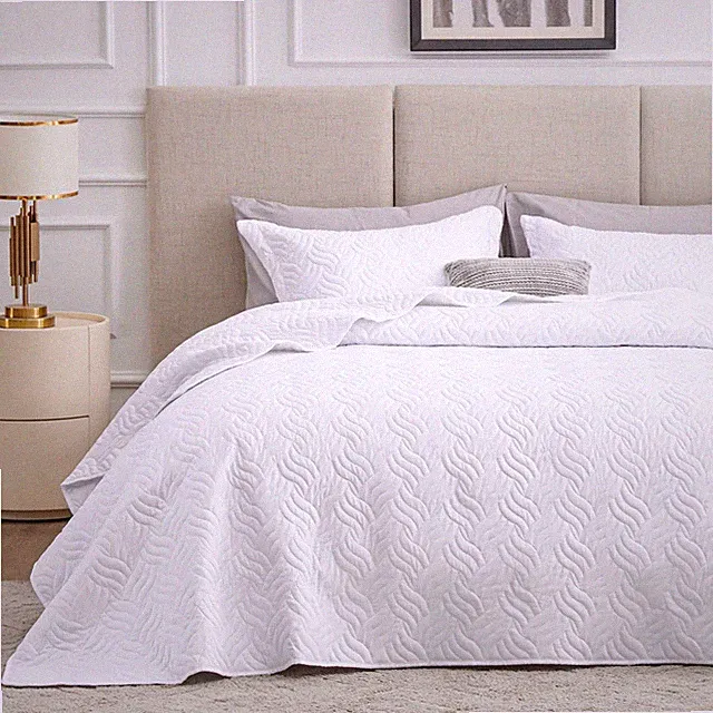 California King Quilt Bedding Set Wave Pattern White 3 Pieces Lightweight Loves